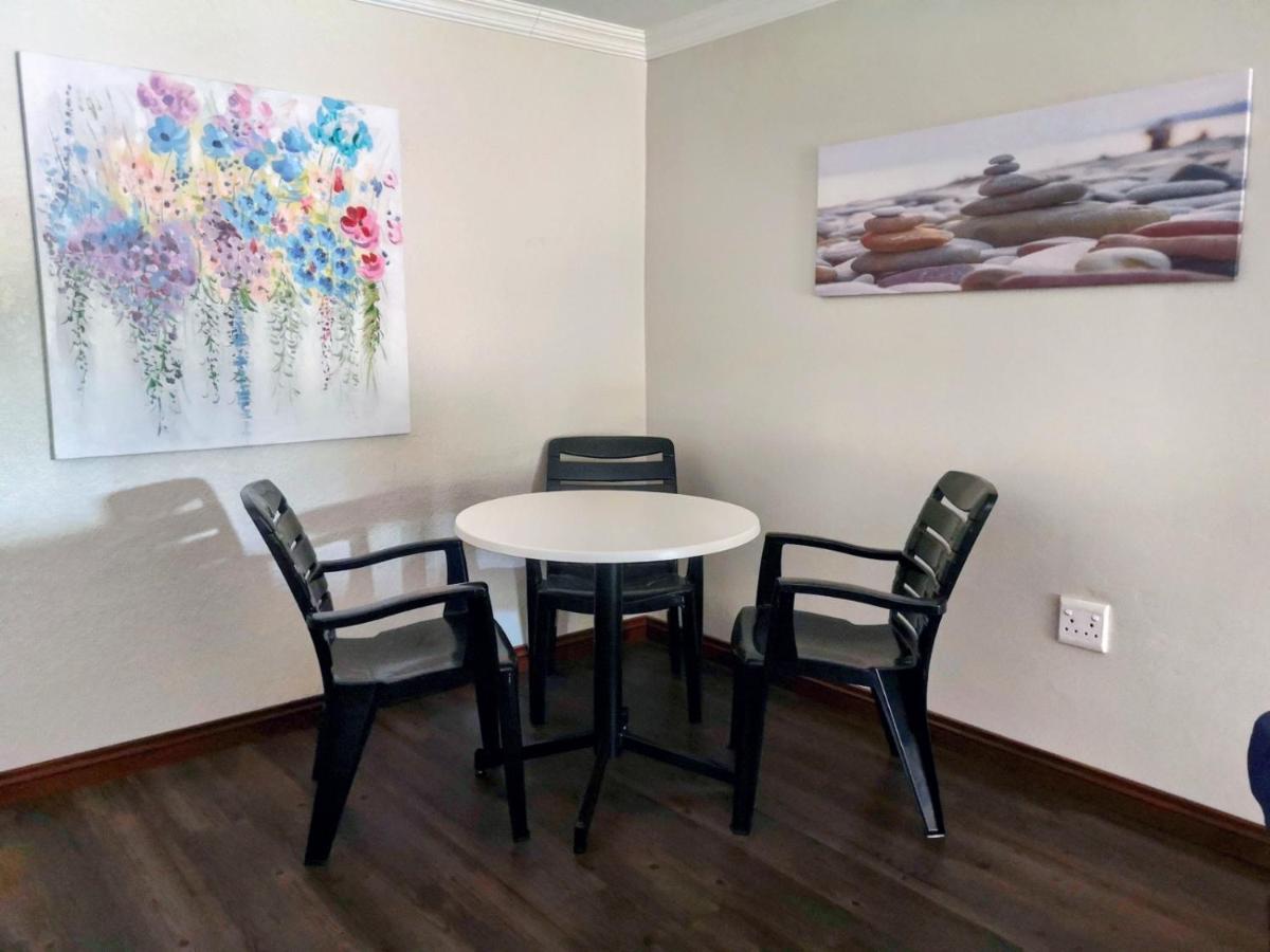 Rest-A-While Guest House - Pretoria Luaran gambar