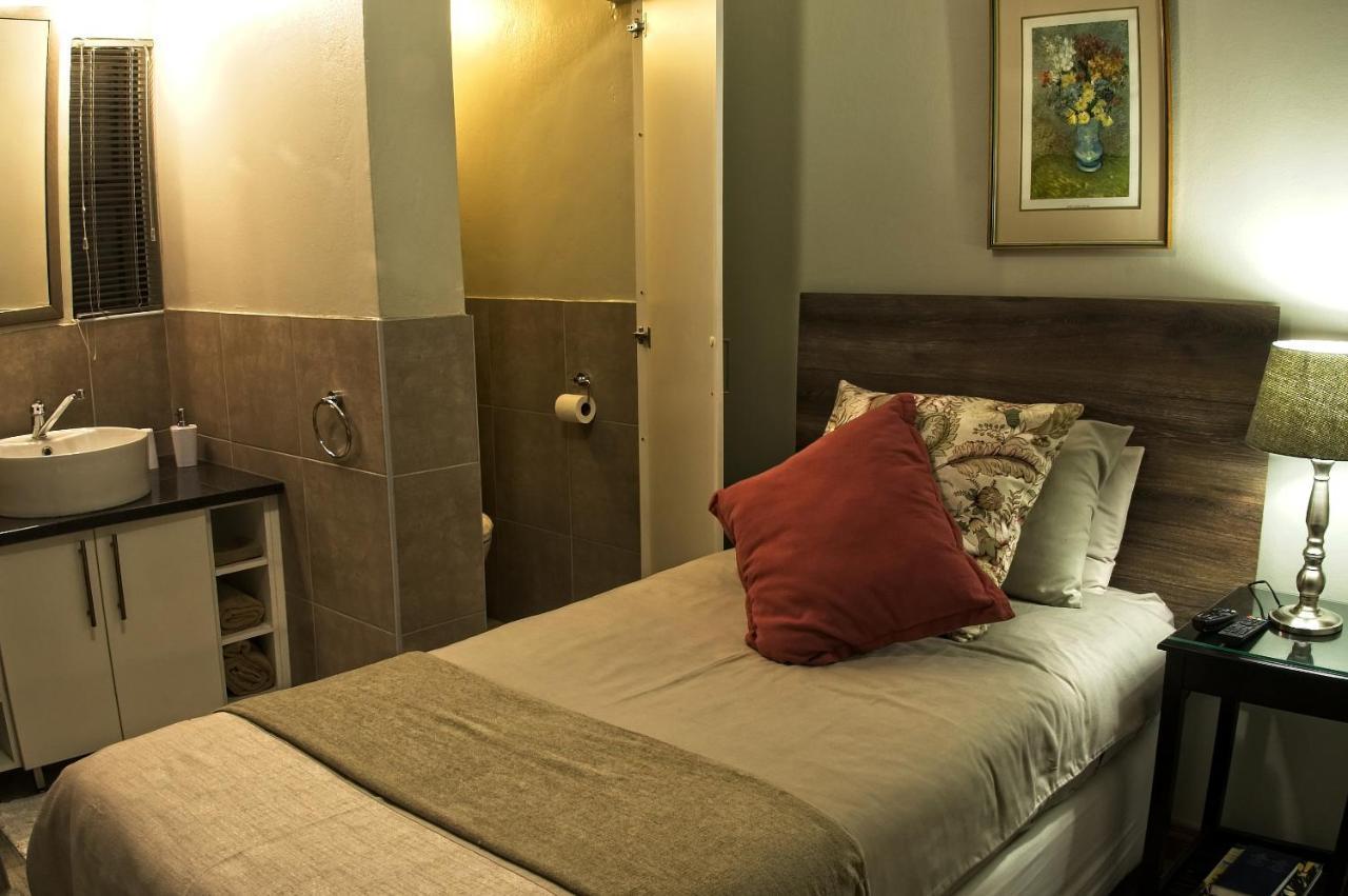 Rest-A-While Guest House - Pretoria Luaran gambar
