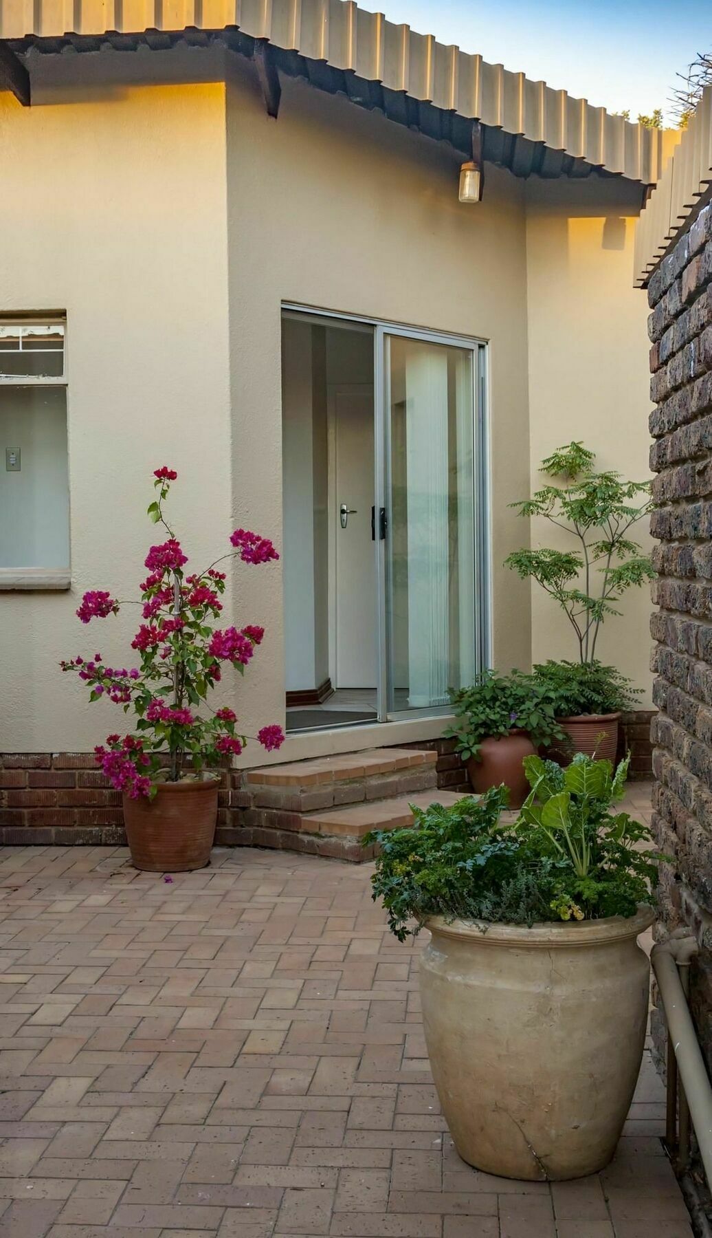 Rest-A-While Guest House - Pretoria Luaran gambar